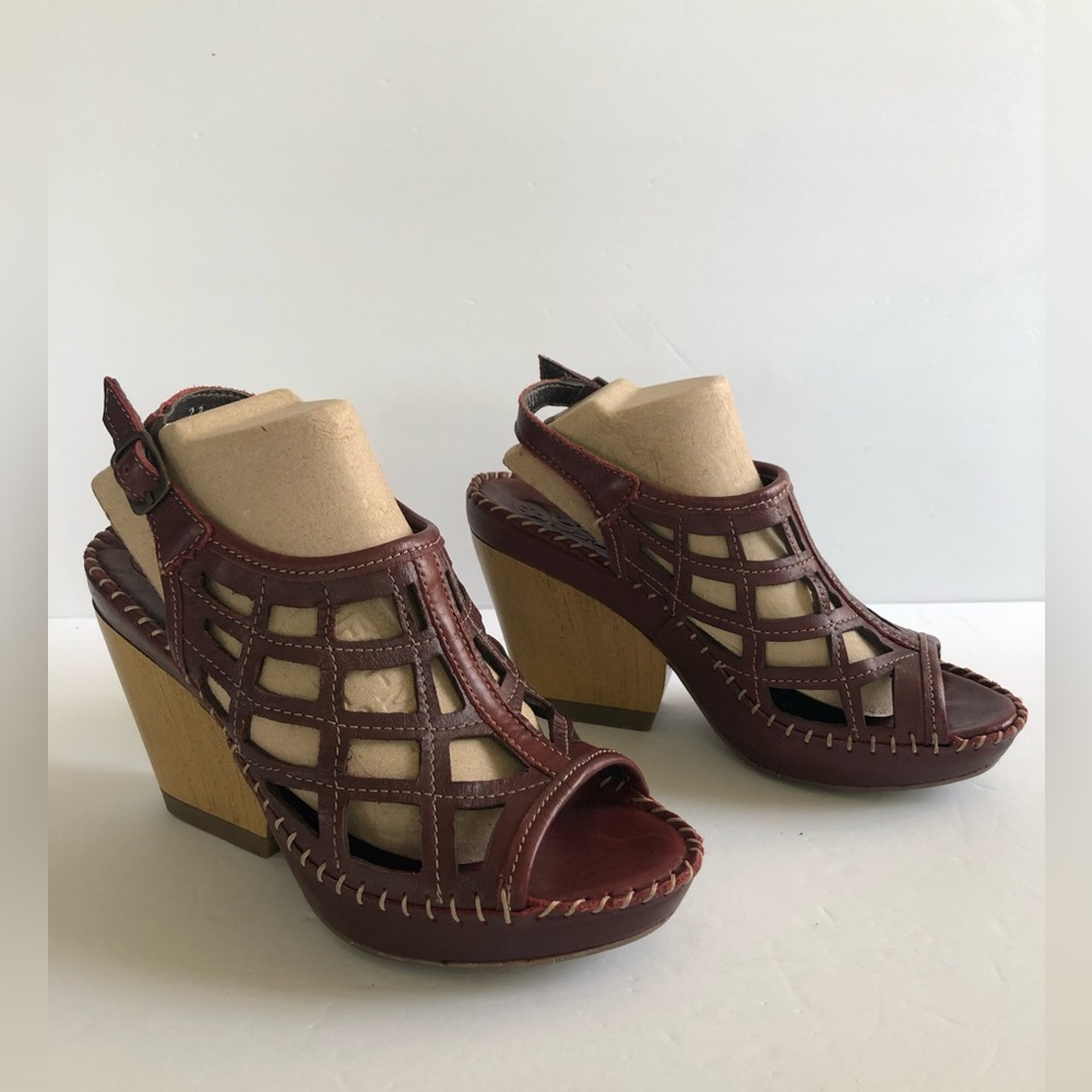 Lobo Solo Platform Sandals